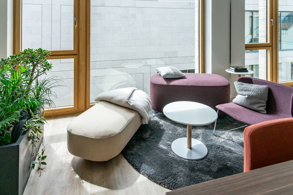 Gemütliche Sitzmöglichkeiten für längere Gespräche und ungezwungene Zusammenkünfte