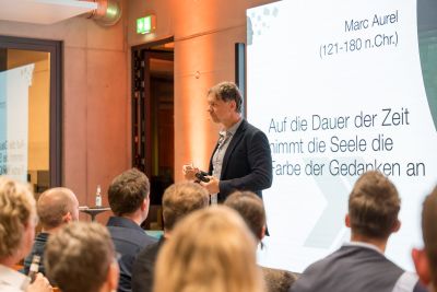 Prof. Dr. Volker Busch gibt wertvolle Impulse zum Thema Mut und Zuversicht