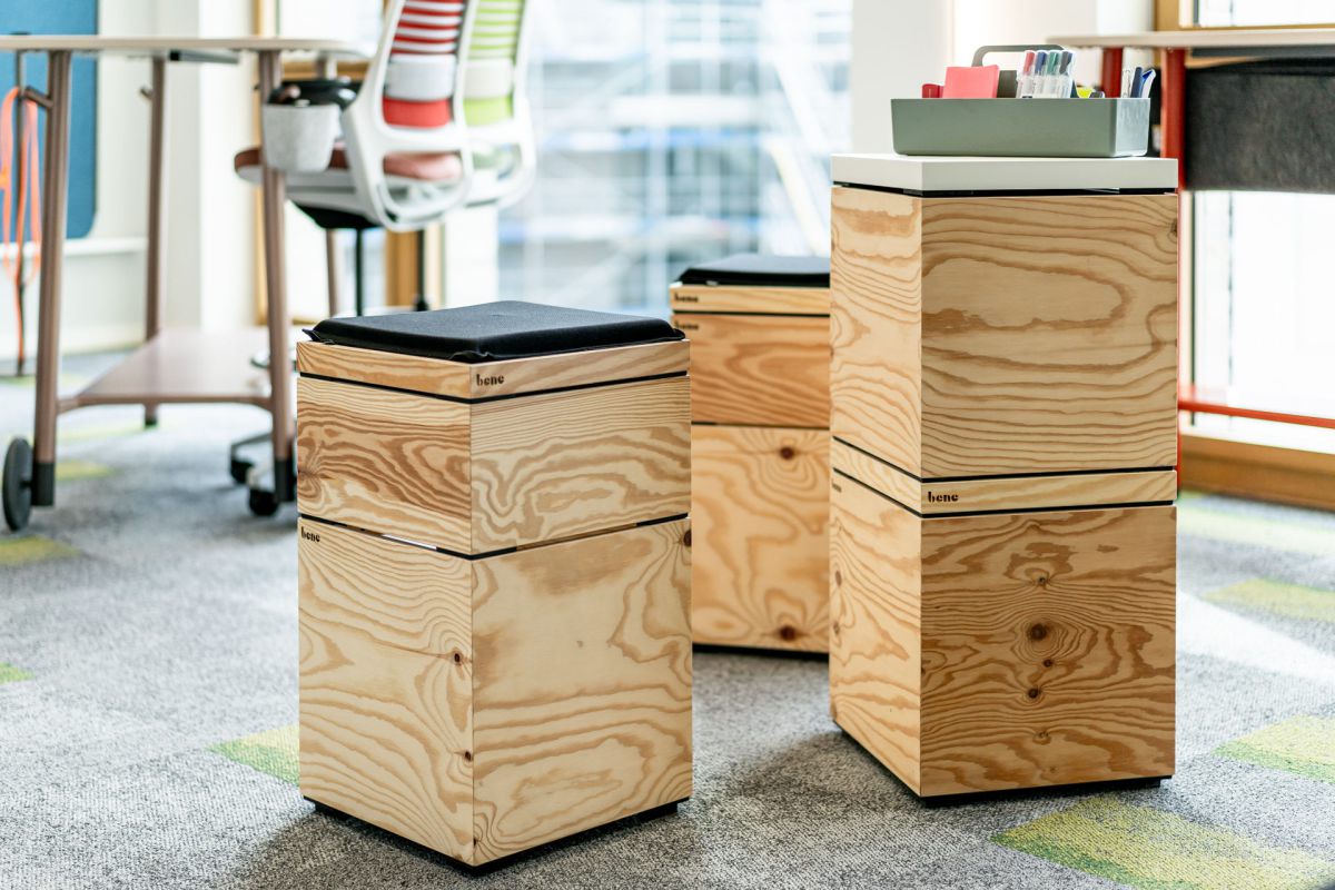 Stapelbare Holzboxen für mehr Flexibiliät im Büro