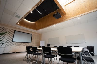 Konferenz- und Schulungsbereich mit Medien- und Konferenzlösung