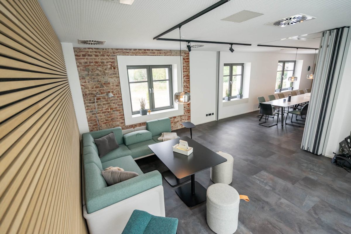 Die Loungekombination bietet einen entspannten Bereich für ungezwungene Zusammenkünfte