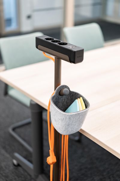 Mobile Stromversorgung - Aufgrund seines geringen Gewichts kann das Strompult jederzeit vom Teambereich in Gemeinschaftsbereiche mitgenommen werden.