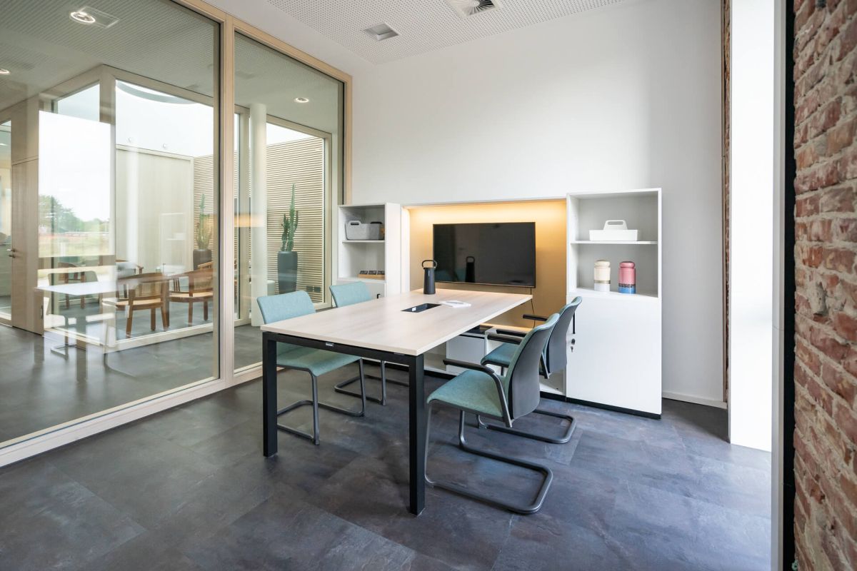 Meetingpoint mit Medienunterstützung für kleine Besprechungsrunden