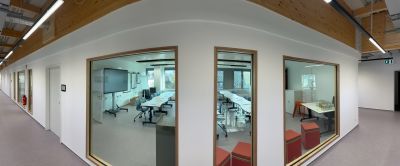 Ein übersichtliches, intuitiv nutzbares System, das den hohen Anspruch der Lehrfabrik an Ausbildung, Gestaltung und Funktionalität konsequent unterstütz