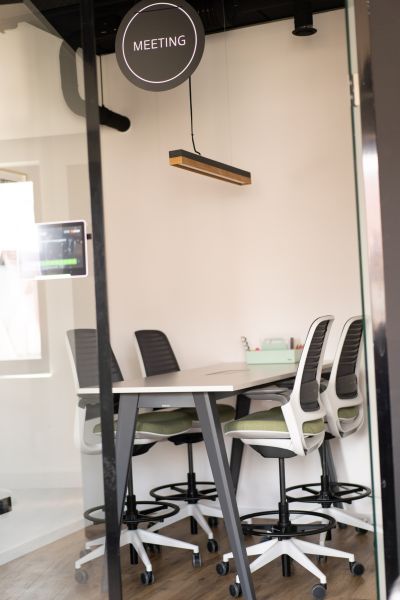 Ein Teambereich für Austausch und Konzentration.