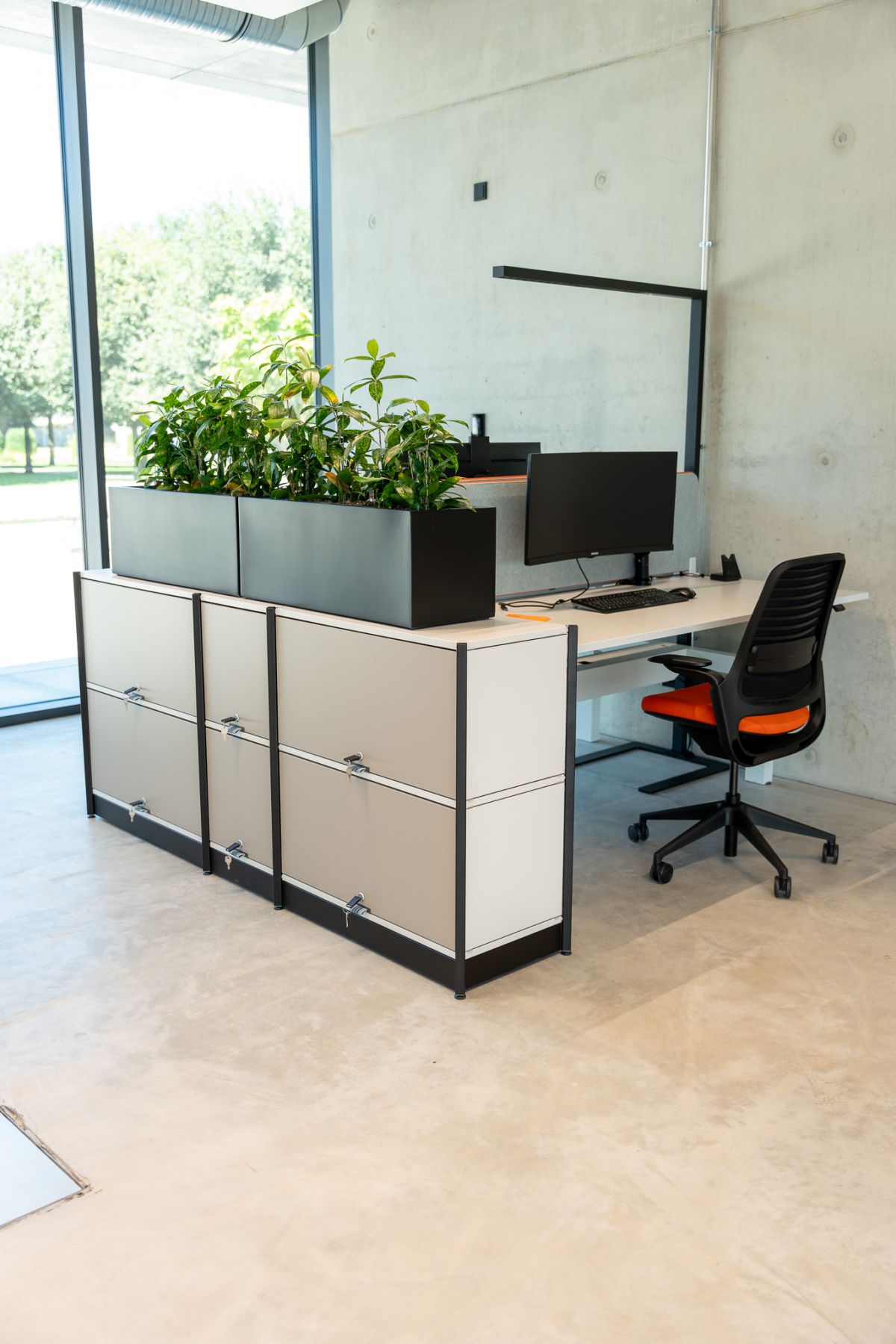 Anpassungsfähige, flexible Schränke bieten den idealen Stauraum am Arbeitsplatz