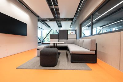 Für konzentrierte Einzelarbeit oder für die Zusammenarbeit - Das Work Sofa eröffnet endlose Möglichkeiten