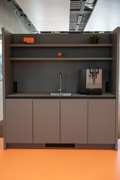 Die moderne Büroküche im ansprechenden Design und smarte Technik