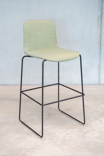 Barhocker ergänzen sowohl den Wohn- als auch den Objektbereich und schaffen Raum für eine lockere Kommunikation