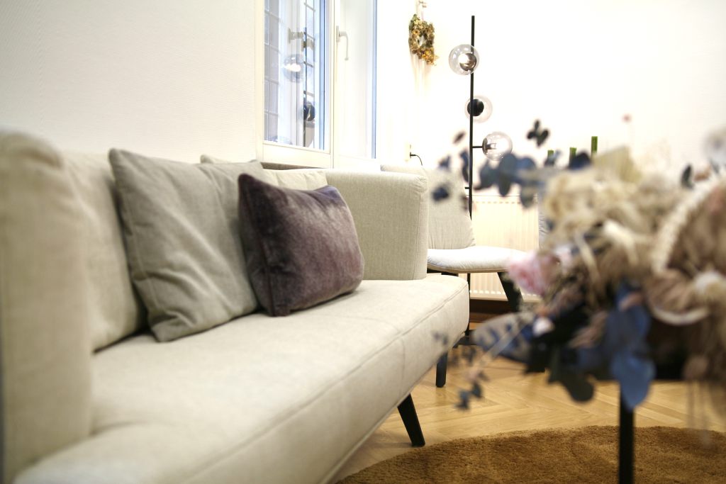 Modernes Sofa mit leichter und eleganter Formensprache