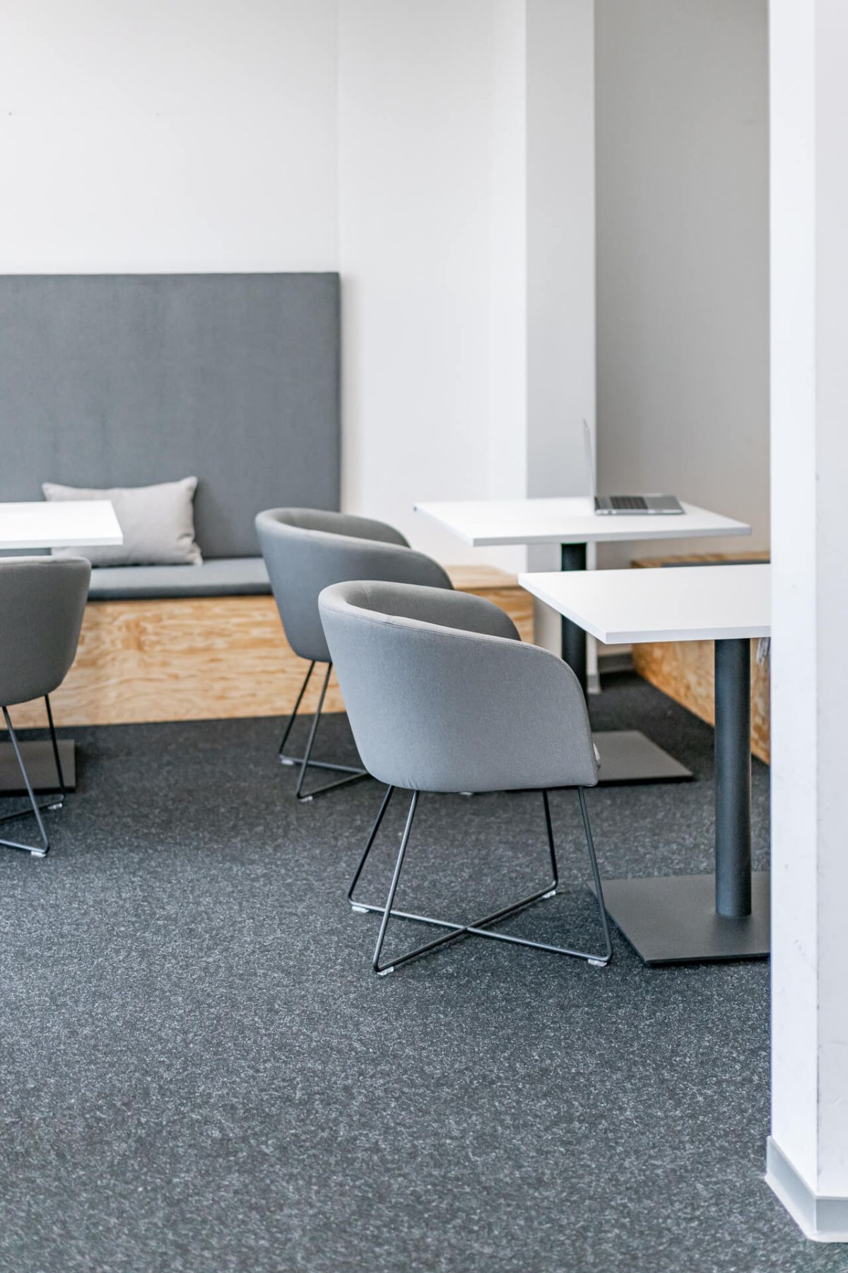 Moderne filigrane Konferenzsessel